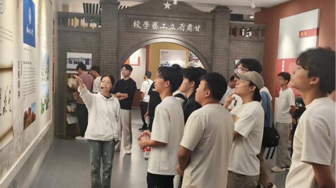 能储学院组织原酒泉校区学生参观校史馆